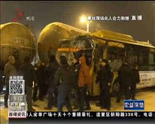 哈尔滨货运油罐列车与公交车相撞导致火车一节车厢脱轨