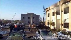 利比亚遭炸弹袭击 袭击者驾驶油罐车闯入军营引爆