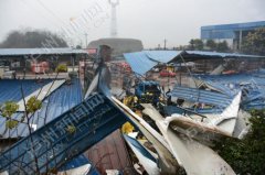 泸州关口一罐车发生爆炸致3死1伤 市民：地面像