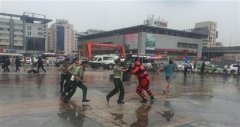 成都公安举行综合演练 万余名警力兵力参与