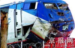 货车与火车相撞视频