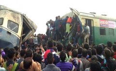 印度两列火车相撞致死14人 每年大小铁路事故不