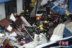 四川泸州一汽修厂罐车发生爆炸 已致2死2伤(图