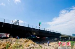 广州致20死油罐车爆炸现场:千米高架桥底被熏黑