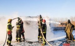 北京一30吨油罐车爆炸 火焰高达数十米 直击救援全程（7）