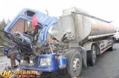 同一地点再发夺命惨案 油罐车追尾货车一死一伤