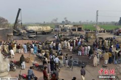 巴基斯坦油罐车爆炸致15人死亡 包括10名小学生