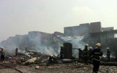 广州油罐车爆炸20人亡 现场发现数具烧焦尸体