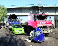 焊接油罐车爆炸3人亡(图)