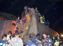泰国大城府两火车相撞 伤者较多至少30人被送医
