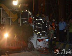 马鞍山马向铁路一道口火车轿车相撞 致轿车内