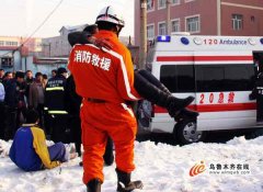 公交车火车相撞 公交车火车相撞场面惨烈