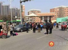 河南越野车撞学生致1死11伤 正处退休干部对社会不满(图)