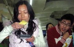 女子安检口吃十斤榴莲 坐火车注意哪些安防问题？