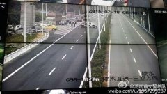 海南G98环岛高速一运输天然气罐车爆胎侧翻 无人伤亡