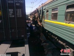 俄发生客货列车相撞事故已致9人死亡 50人受伤