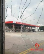 北村油库油罐车轮胎爆炸 击破窗划伤工人