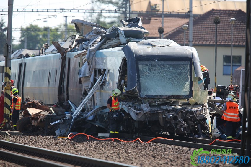 火车相撞事故火车事故蒸汽机车