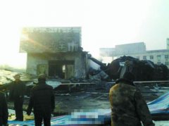 洛阳油罐车冲入汽车站 引燃30多辆车(图)