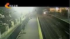 三火车迎面相撞 震撼直击现场（组图）