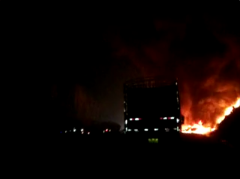 京珠高速岳阳段油罐车爆炸 车辆请绕行