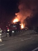 京港澳高速油罐车爆炸 引燃另外四车现场恐怖死