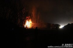 湖南高速油罐车爆炸5人遇难 震碎1公里外民房玻