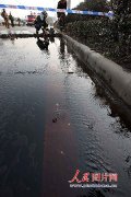 浙江德清油罐车五吨汽油泄漏省道(组图)