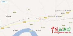 乐平风雨大作货车撞翻火车车厢 司机下车淡定抽