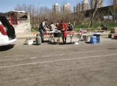 不具备经营条件也不具备营业资质 “马路餐桌”