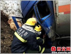 突发：罐车撞桥洞造成宝成铁路中断1小时34分钟