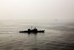 美媒称美军宙斯盾舰再闯南海 被中国海军监视