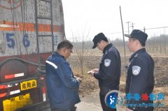 阳信商店派出所开展打击打孔盗油集中路查路检专项行动