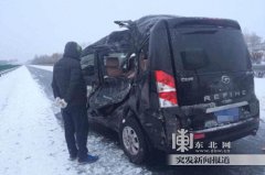 哈大高速一油罐车与一黑色面包车相撞