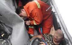 隆化发生车祸：油罐车撞上商务车 已造成5人死亡