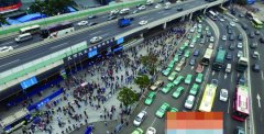 清明出行昨现高峰 13路段管制或拥堵