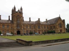 毕业日期提前引留学生不满 悉大：分两批毕业