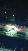 一周4辆车撞上隔离护栏 市民反映灯光昏暗看不清