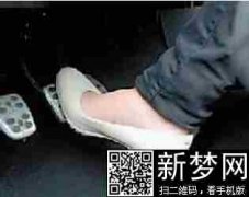 ★女司机连撞5辆车警惕捡出的事故 让人汗颜