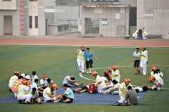 油罐厂“爆炸” 直升机“救人”