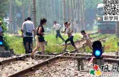 ★兰州货运列车撞行人：兰州货运列车撞行人 行