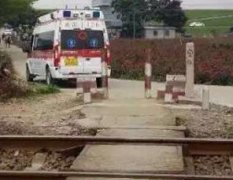 19岁少女在佛山花海自拍时被火车撞亡 仅推迟几秒离开酿惨剧