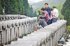 假期首日全省十余高速拥堵(组图)