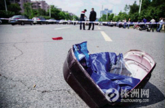 骑电动车与轿车相撞 他飞出10米不幸身亡