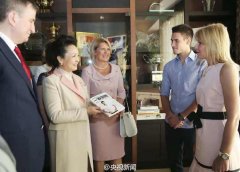 塞尔维亚总统夫人告诉彭丽媛一个“小秘密”(图