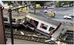 比利时埃马勒苏于镇发生火车相撞 至少30人受伤
