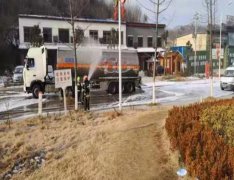 33吨油罐车遭刮蹭泄漏 信阳紧急处置